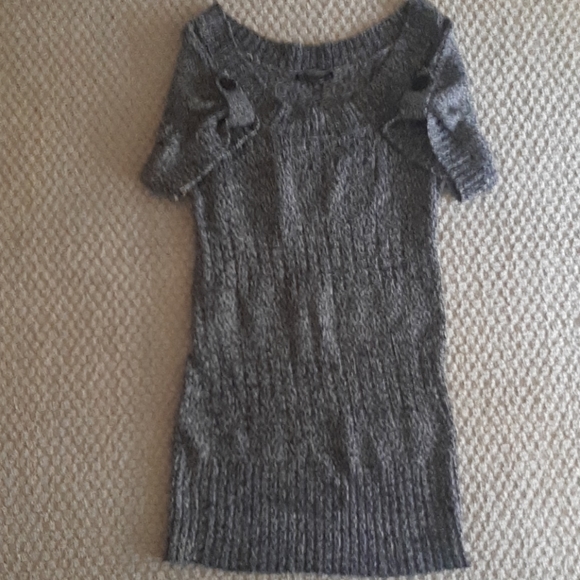 Scoop neckline short sleeved sweater - Picture 3 of 3